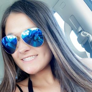 Meet your Posher, Christina